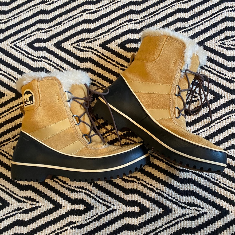 LIKE NEW! Sorel Tivoli II Winter Boots